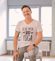 Hybrid-Yogakurs mit Carsten orthopädisches Yoga